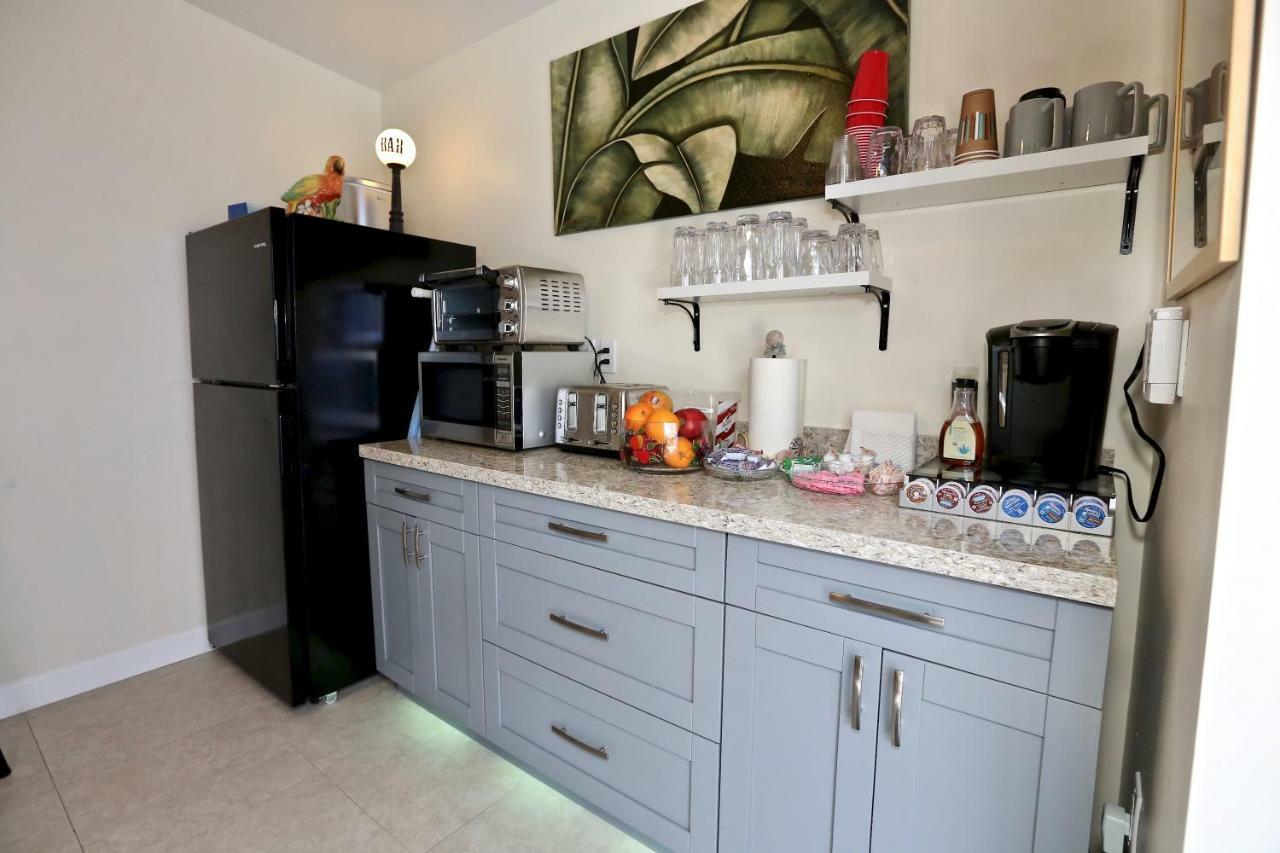 Fantasy Island Inn, Caters To Men Wilton Manors エクステリア 写真